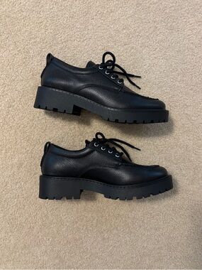 Larroude Black Leather Lug Sole Lace-Up Shoes Size 10